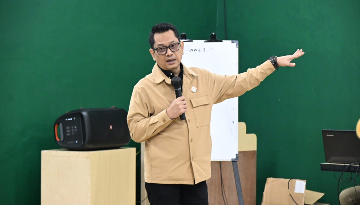 Televisi dan radio tak hanya menyajikan informasi, tetapi juga memperkuat edukasi lingkungan dan mitigasi bencana.
