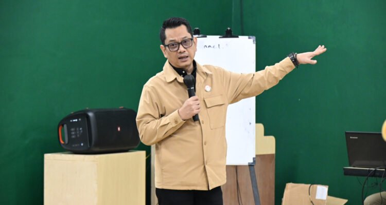Televisi dan radio tak hanya menyajikan informasi, tetapi juga memperkuat edukasi lingkungan dan mitigasi bencana.