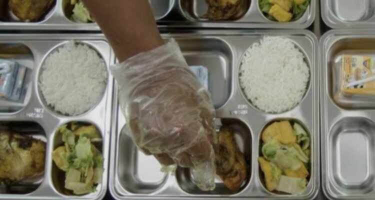 Hasil kajian cepat Ombudsman RI mengenai pelaksanaan Program Makan Bergizi Gratis (MBG) dinilai menjadi peringatan penting bagi pemerintah.