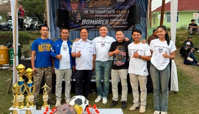 BOMBER