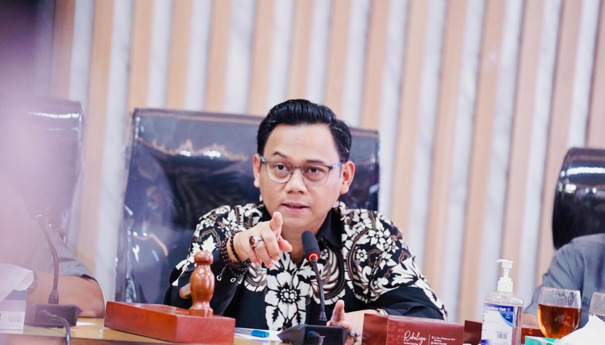 Wakil Ketua DPRD Kabupaten Bandung M Akhiri Hailuki mendirikan Balai Bantuan Hukum Rancage untuk memperluas akses layanan hukum bagi masyarakat. Wakil Ketua DPRD Kabupaten Bandung M Akhiri Hailuki mendirikan Balai Bantuan Hukum Rancage untuk memperluas akses layanan hukum bagi masyarakat.