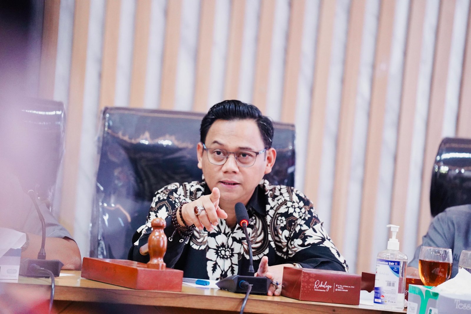 Wakil Ketua DPRD Kabupaten Bandung M Akhiri Hailuki mendirikan Balai Bantuan Hukum Rancage untuk memperluas akses layanan hukum bagi masyarakat.