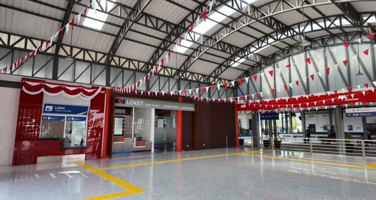 KAI Commuter Tingkatkan Kapasitas Layanan di Stasiun Cikampek