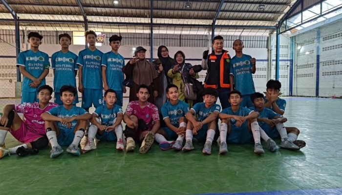 Tim Futsal MTs Garut Juara Porseni Jawa Barat
