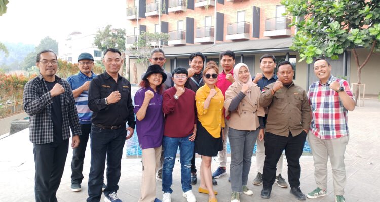 Kolaborasi antar pelaku industri pariwisata terus didorong untuk memperkuat daya saing destinasi wisata di Indonesia.