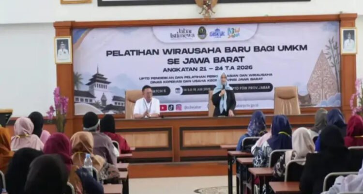 Hj. Ratnawati, menegaskan bahwa pelaku Usaha Mikro, Kecil, dan Menengah (UMKM) memiliki peran strategis sebagai fondasi utama.