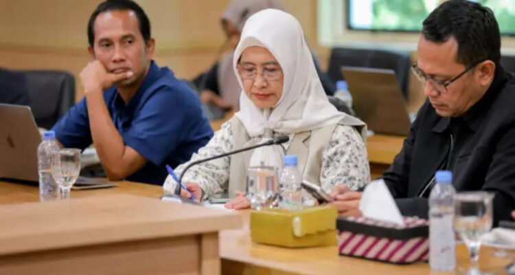 Komitmen menjaga kelestarian lingkungan hidup memerlukan langkah nyata melalui kebijakan yang tepat dan terukur.