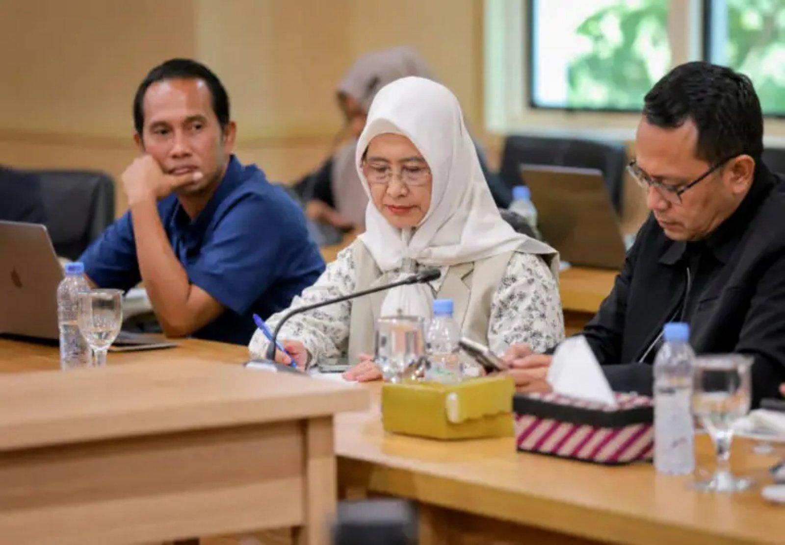 Komitmen menjaga kelestarian lingkungan hidup memerlukan langkah nyata melalui kebijakan yang tepat dan terukur.