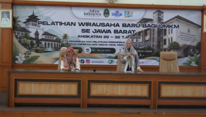 Hj. Ratnawati, mendorong penguatan sektor usaha mikro, kecil, dan menengah (UMKM) melalui peningkatan kapasitas.