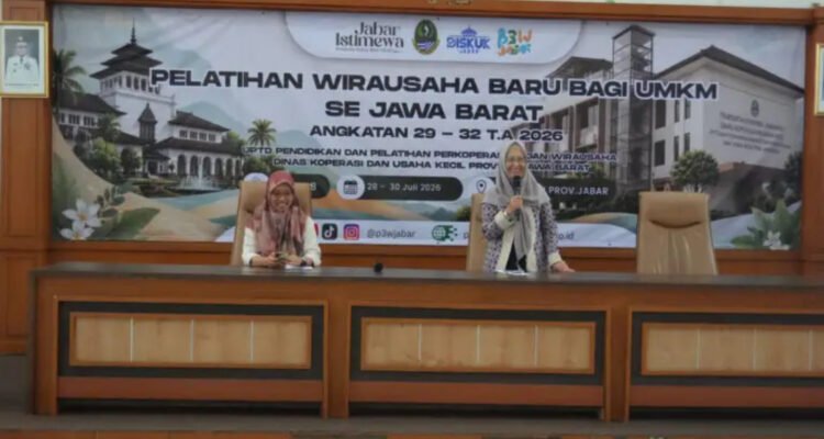 Hj. Ratnawati, mendorong penguatan sektor usaha mikro, kecil, dan menengah (UMKM) melalui peningkatan kapasitas.