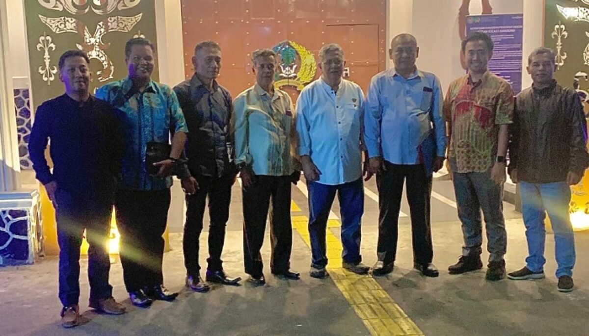 Majelis Hakim PNBB akhirnya membebaskan mantan Ketua DPRD Jabar Irfan Suryanagara dalam kasus dugaan Penggelapan dan/atau Pencucian Uang. Majelis Hakim PNBB akhirnya membebaskan mantan Ketua DPRD Jabar Irfan Suryanagara dalam kasus dugaan Penggelapan dan/atau Pencucian Uang.
