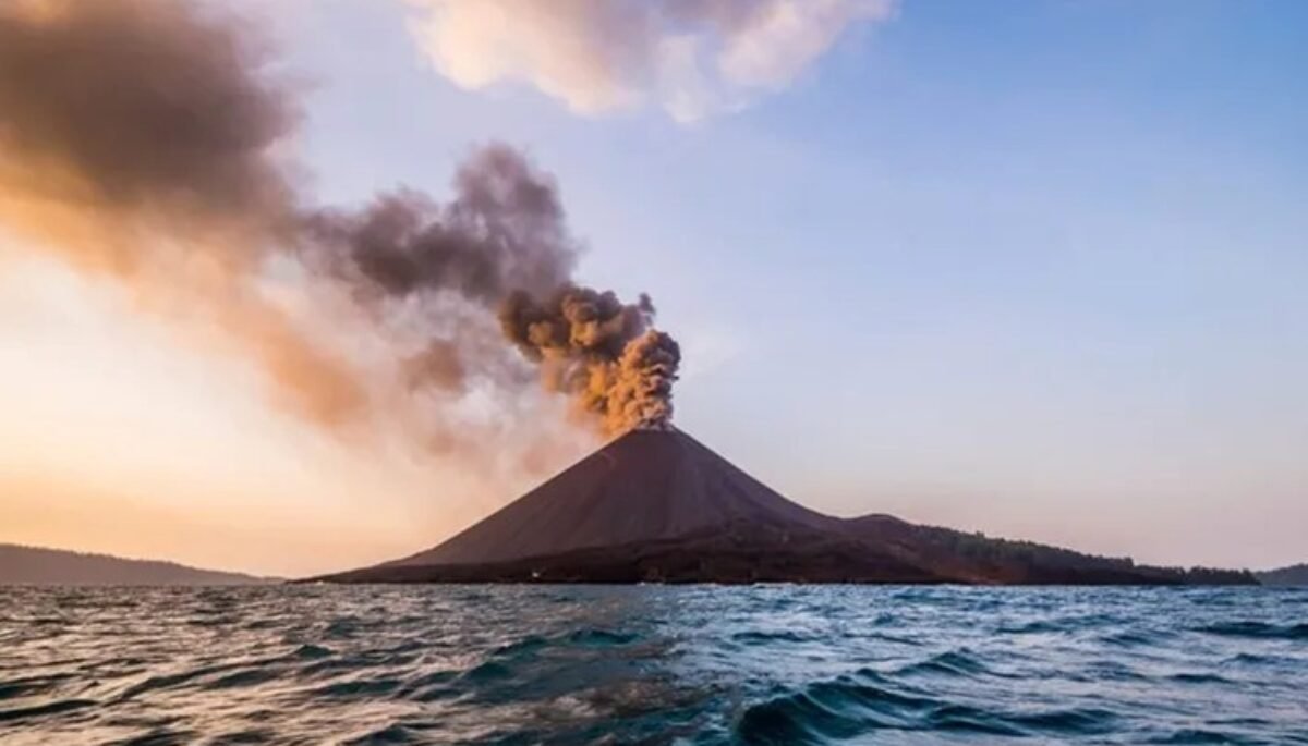 GUNUNG ANAK KRAKATAU