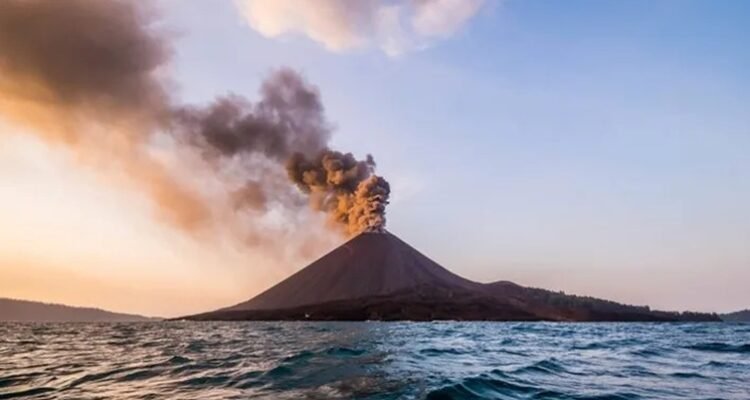 GUNUNG ANAK KRAKATAU