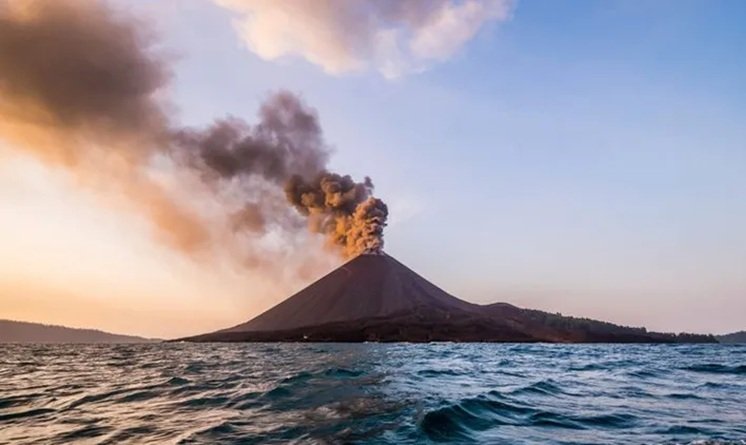 GUNUNG ANAK KRAKATAU