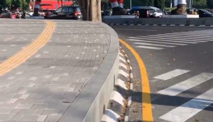 Akses Penyeberangan dan Trotoar Tinggi di Gasibu Dikeluhkan Pejalan Kaki