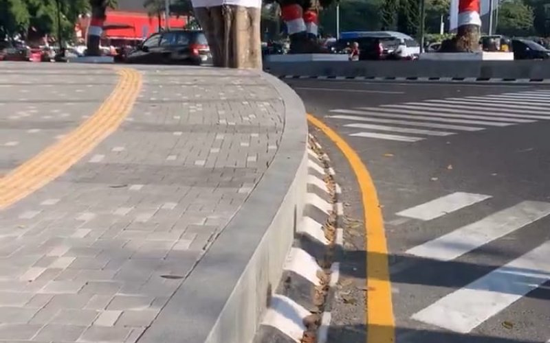 Akses Penyeberangan dan Trotoar Tinggi di Gasibu Dikeluhkan Pejalan Kaki