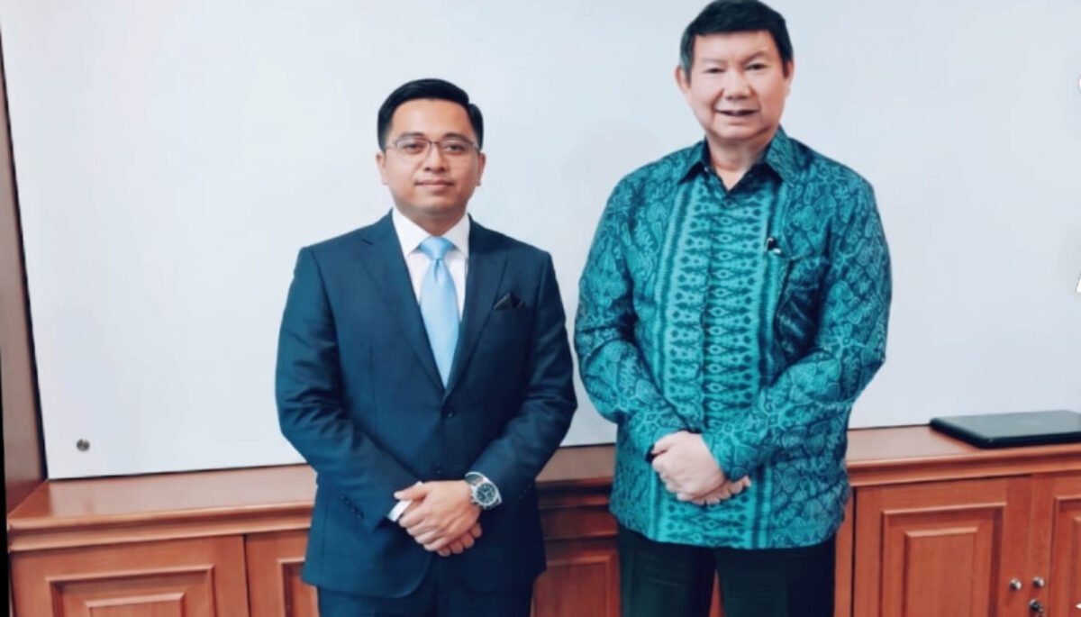 Hendriyanto Attan Terima Gelar Kehormatan Kanjeng Raden Haryo dari Keraton Surakarta