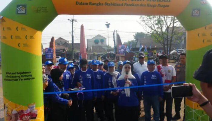 Peringatan HUT ke-25 Partai Demokrat di Kabupaten Cirebon berlangsung meriah dan penuh kebersamaan di Alun-Alun Palimanan, Cirebon.