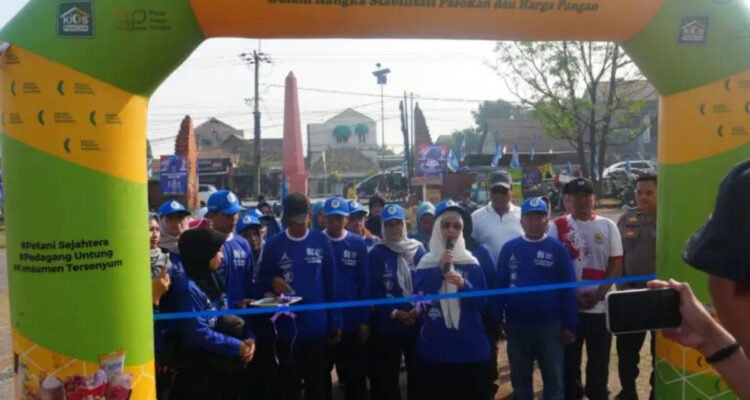 Peringatan HUT ke-25 Partai Demokrat di Kabupaten Cirebon berlangsung meriah dan penuh kebersamaan di Alun-Alun Palimanan, Cirebon.