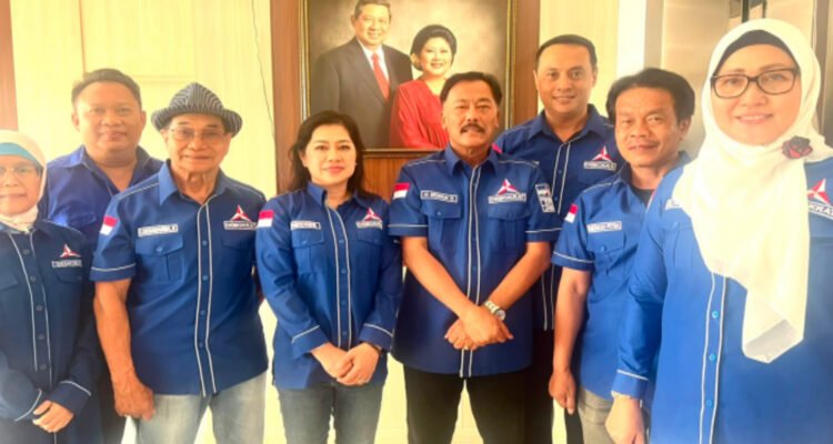 Peringatan HUT ke-25 Partai Demokrat di DPD Partai Demokrat Jawa Barat, menjadi momentum syukuran sekaligus refleksi perjalanan partai.