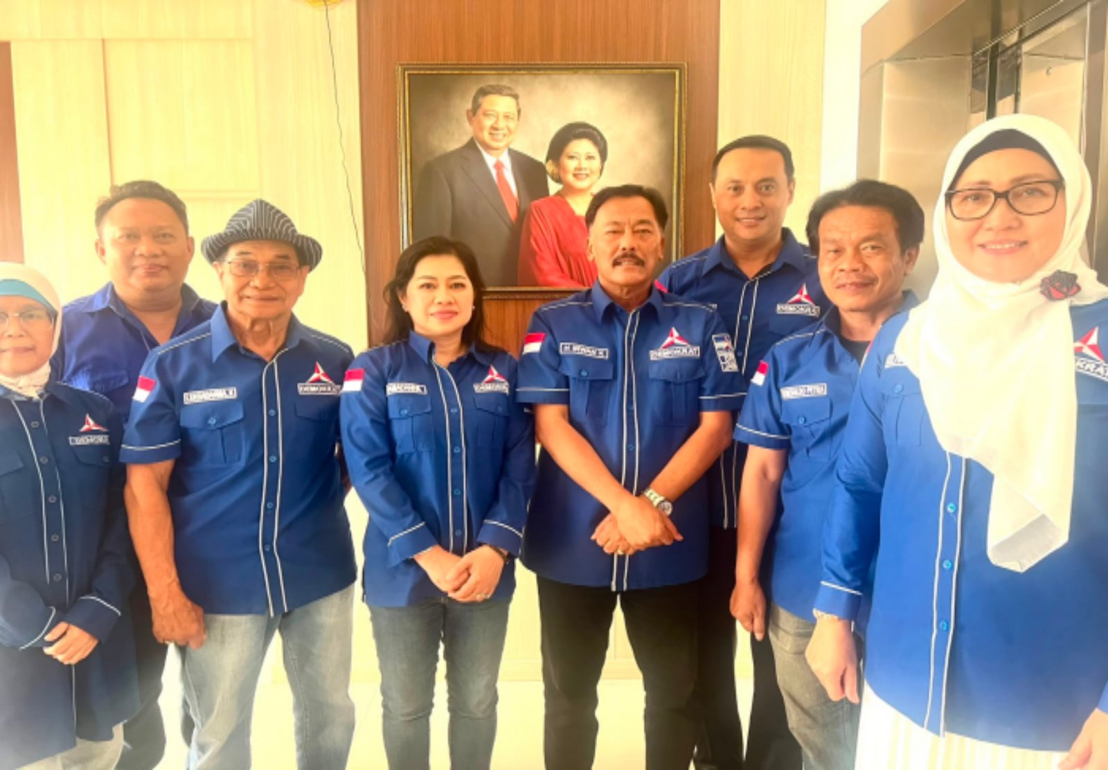 Peringatan HUT ke-25 Partai Demokrat di DPD Partai Demokrat Jawa Barat, menjadi momentum syukuran sekaligus refleksi perjalanan partai.