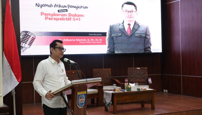 Pesatnya perkembangan teknologi informasi membawa kemudahan bagi masyarakat dalam mengakses berbagai informasi.