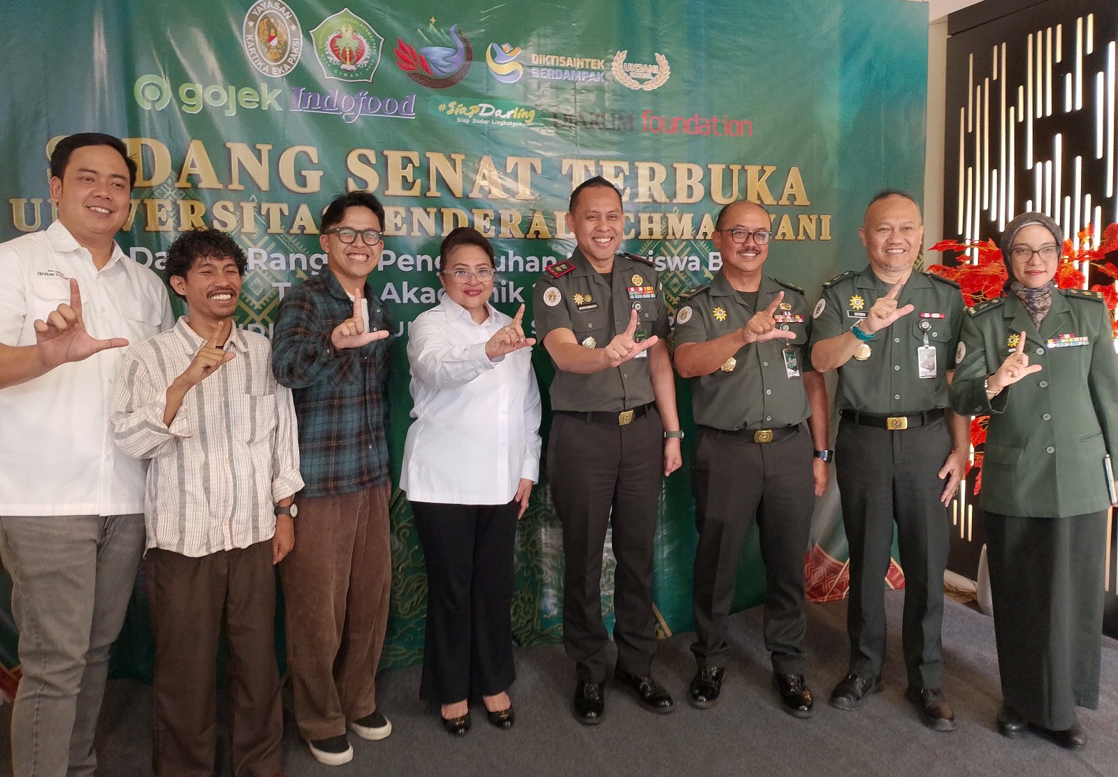 Universitas Jenderal Achmad Yani (UNJANI) berkolaborasi dengan Bakti Lingkungan Djarum Foundation (BLDF) melalui program Green Campus.