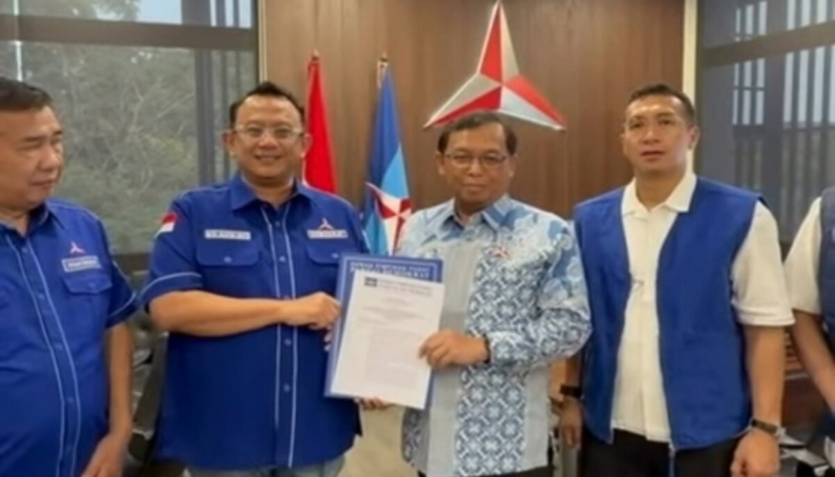 Anton Suratto Kembali Pimpin Demokrat Jabar, Herman Khaeron Serahkan Surat Penetapan