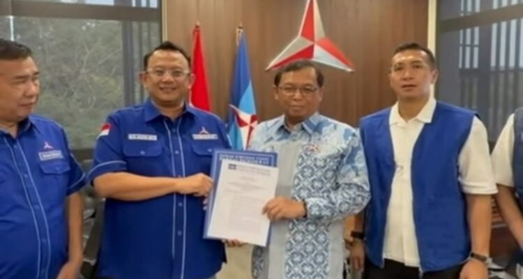 Anton Suratto Kembali Pimpin Demokrat Jabar, Herman Khaeron Serahkan Surat Penetapan