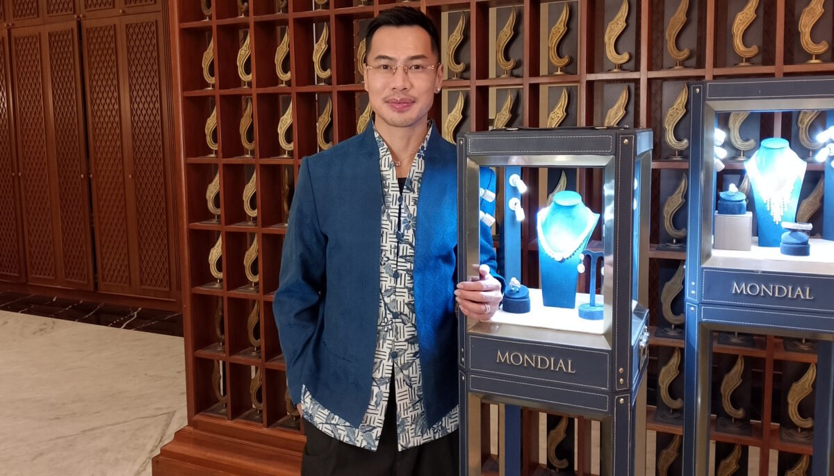 Empat puluh tujuh tahun perjalanan MONDIAL menjadi bukti konsistensi dalam menghadirkan karya perhiasan yang memadukan keindahan artistik.