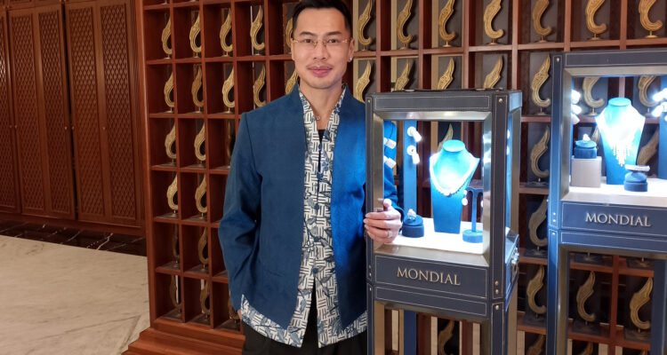 Empat puluh tujuh tahun perjalanan MONDIAL menjadi bukti konsistensi dalam menghadirkan karya perhiasan yang memadukan keindahan artistik.