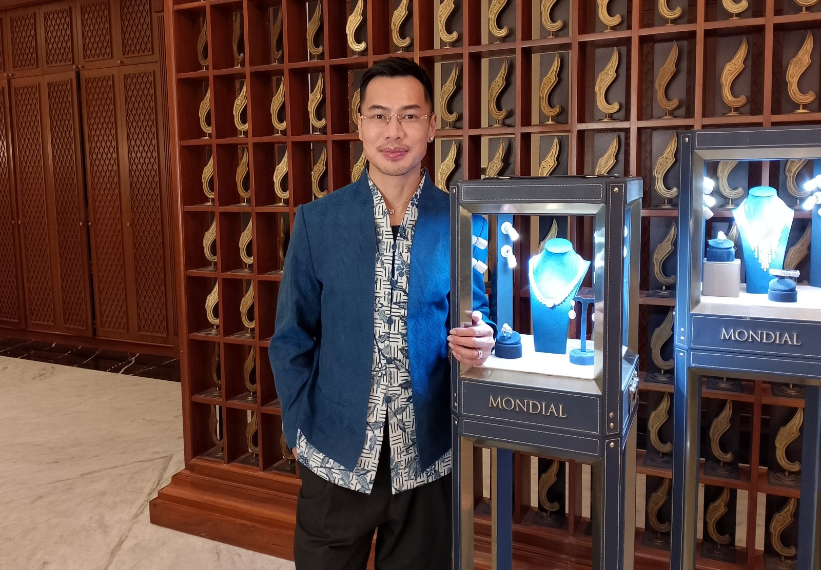 Empat puluh tujuh tahun perjalanan MONDIAL menjadi bukti konsistensi dalam menghadirkan karya perhiasan yang memadukan keindahan artistik.