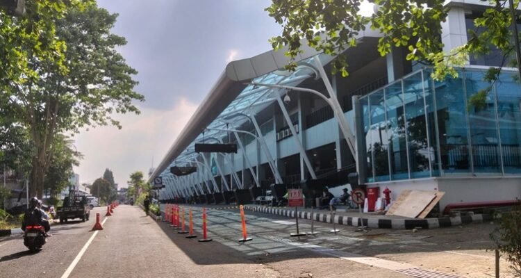 Bandara Husein