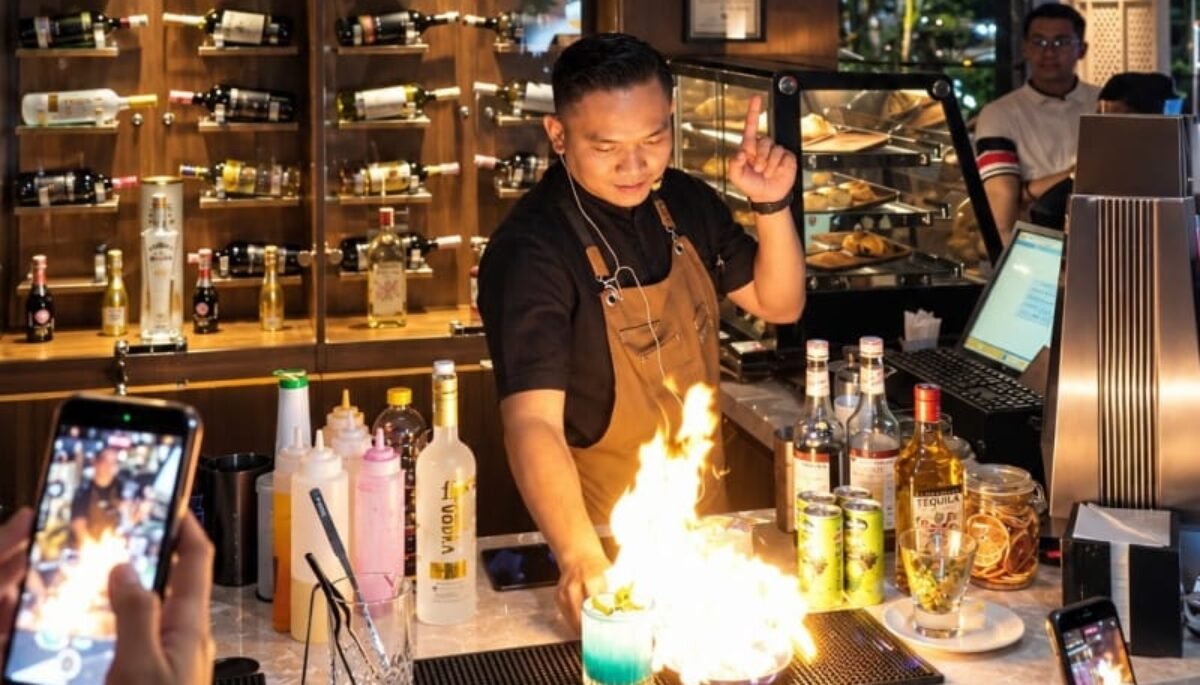 EL Hotel Bandung Hadirkan Solarium Bar Take Over with Mozzar Kolaborasi Spesial untuk Pengalaman Bar yang Lebih Berkelas