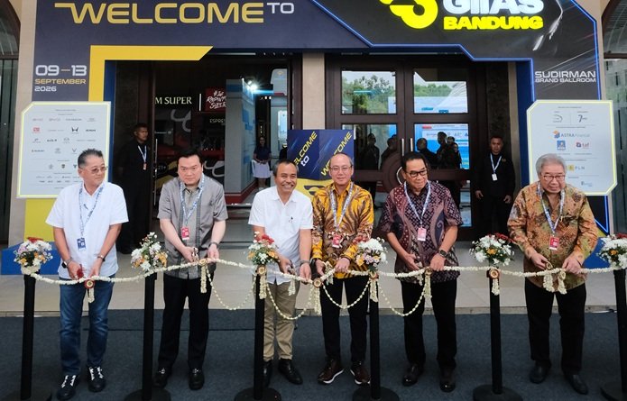 INDUSTRI OTOMOTIF
