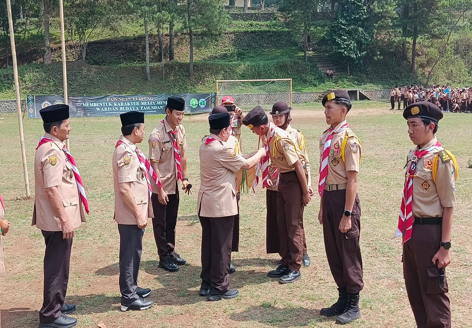 Sebanyak 5.200 siswa dari Bandung Raya dan Sumedang memadati Bumi Perkemahan Kiarapayung, Kabupaten Sumedang, Selasa (6/10/2026). 