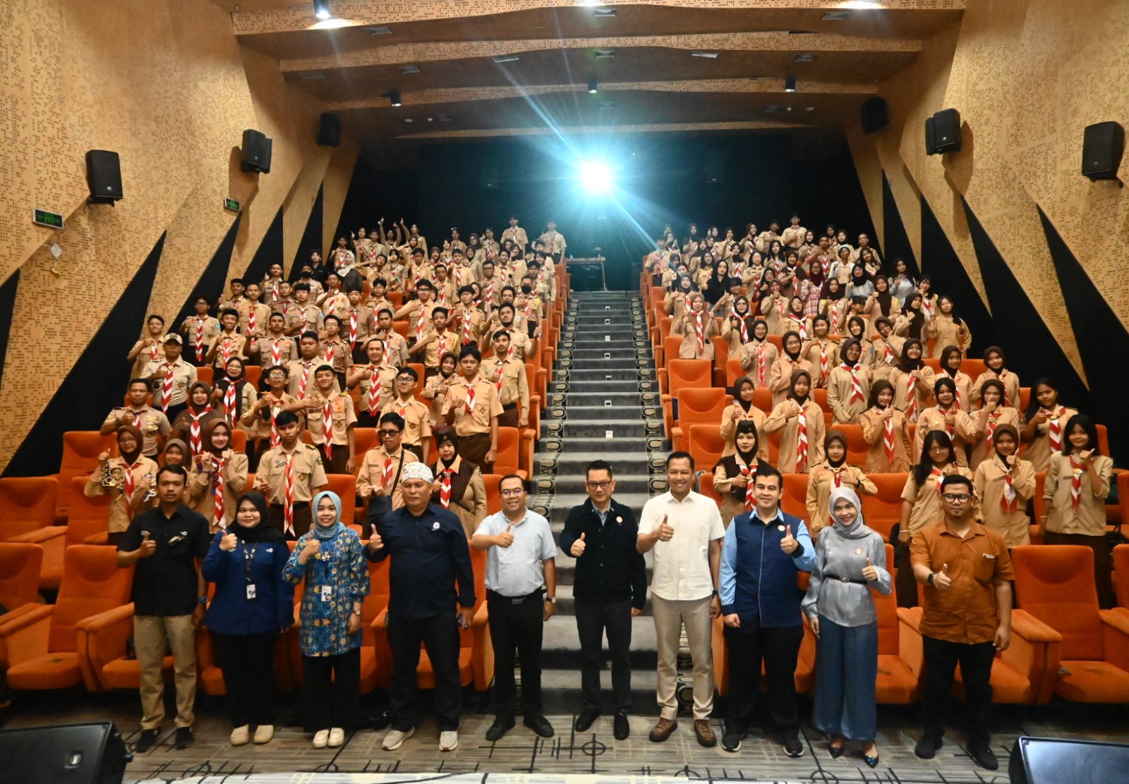 KPID Jawa Barat bersama Kwartir Daerah (Kwarda) Pramuka Jawa Barat mendorong generasi muda lebih kritis dalam memilah informasi. 