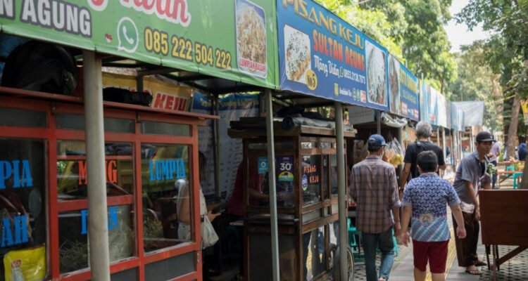 Pemerintah Kota (Pemkot) Bandung tengah menyiapkan konsep pengembangan Sentra Wisata Kuliner (SWK) di setiap kecamatan.