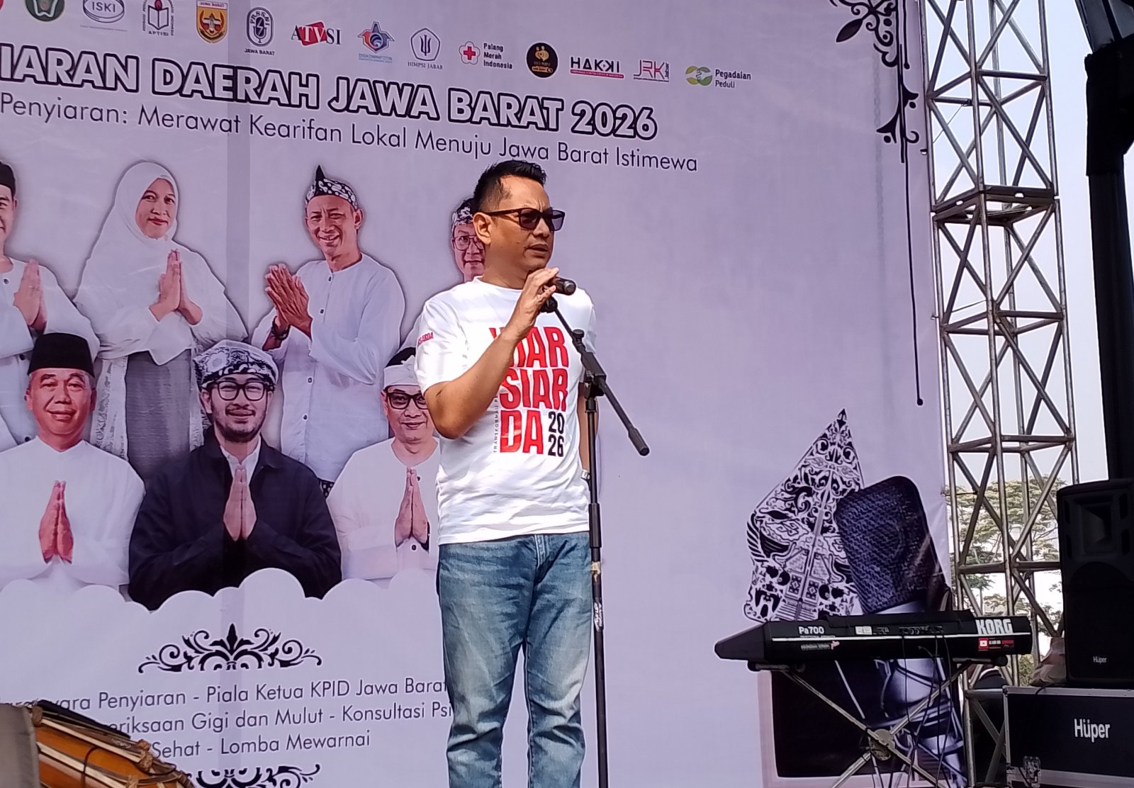 Gempuran hoaks dan disinformasi di ruang digital menjadi tantangan serius bagi masyarakat dalam memilah informasi yang benar.