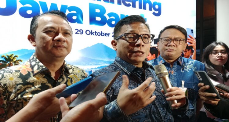 Pemprov Jabar bersama pemerintah kabupaten/kota memperluas perlindungan BPJS Ketenagakerjaan bagi pekerja rentan.